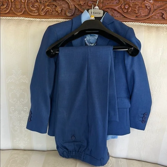 Classic Blue Suit with Notched Lapels and Textured Fabric - Picture 5 of 5